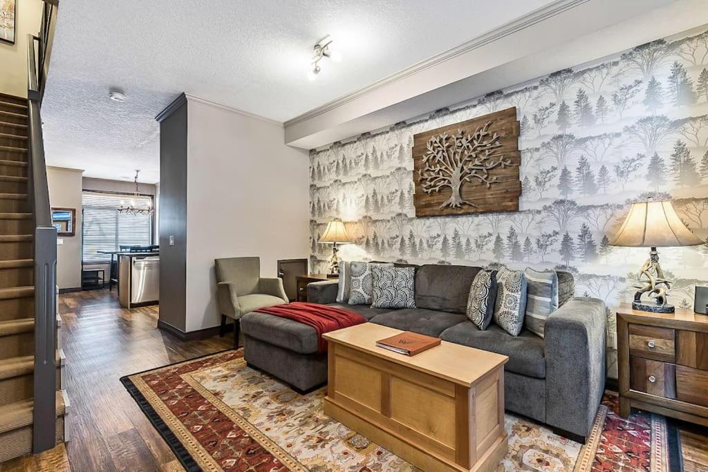 Mystic Getaway Apartment Canmore Bagian luar foto