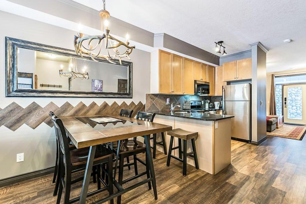 Mystic Getaway Apartment Canmore Bagian luar foto