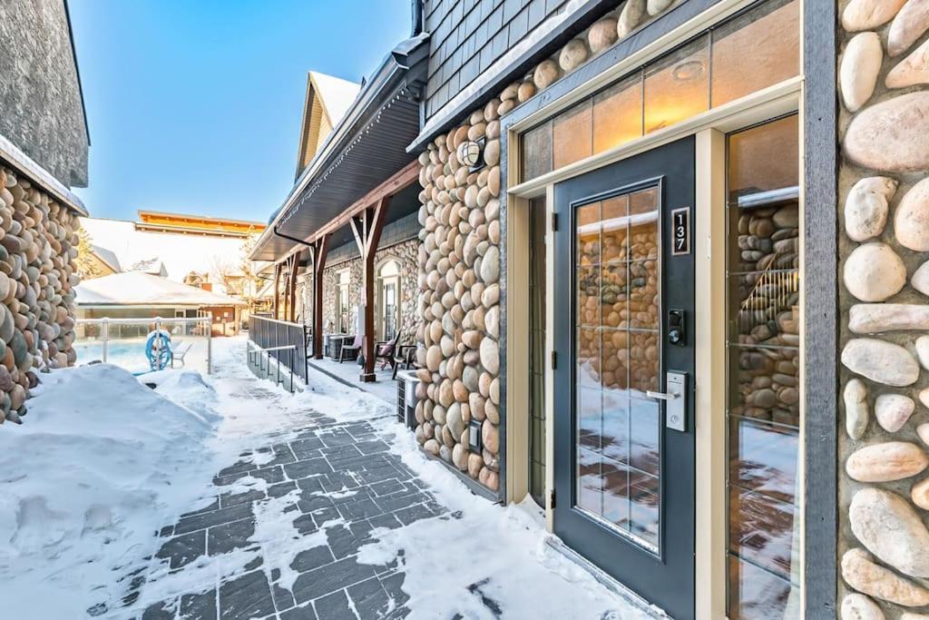 Mystic Getaway Apartment Canmore Bagian luar foto