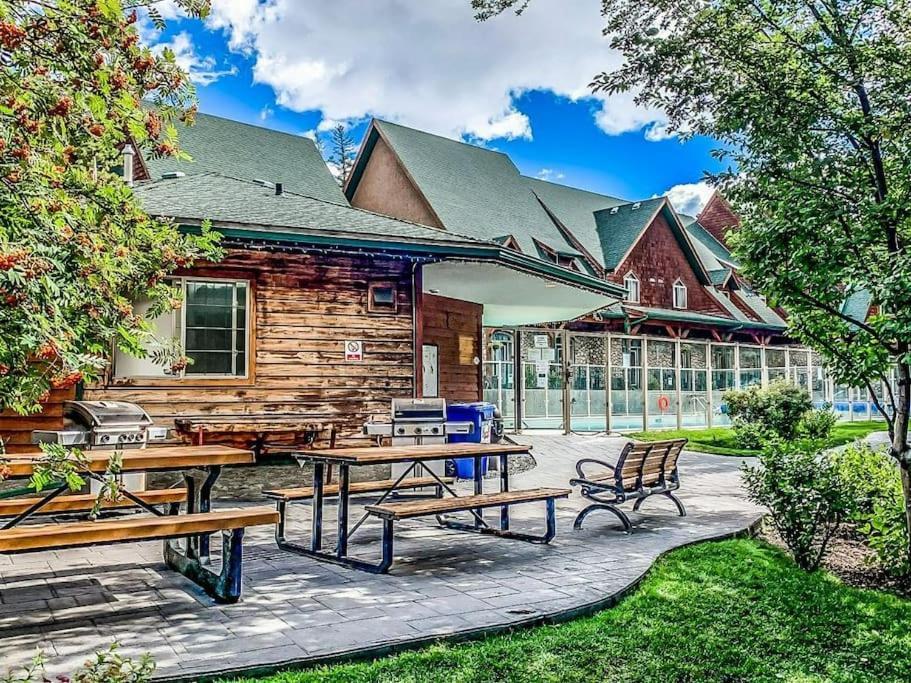 Mystic Getaway Apartment Canmore Bagian luar foto